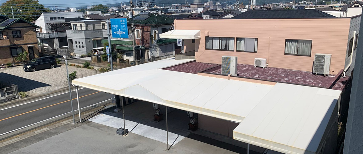 大きなテントもあり天候を気にせず葬儀を行えます