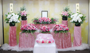 メモリアルホール小野屋の花祭壇